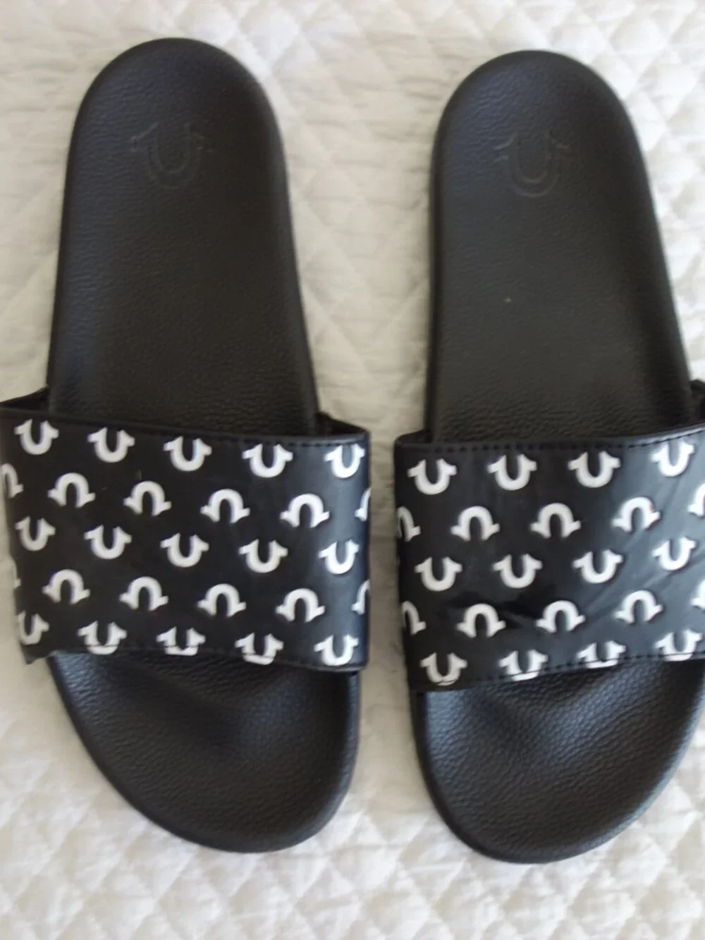 TRUE RELIGION Slides Sandals All Horseshoe Logo Print Black – Mens 45 (approx. 1